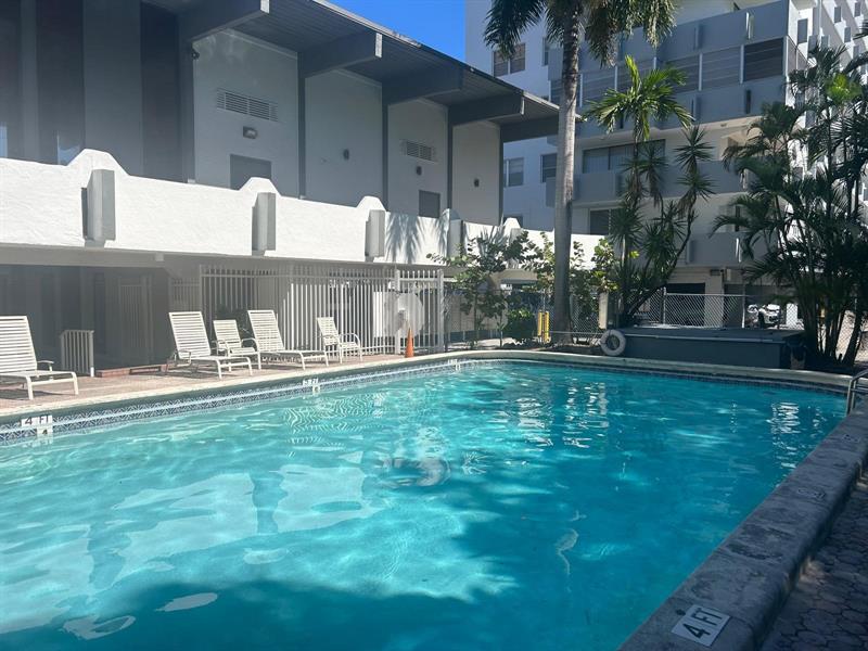Image 6 of 40 For 3703 166th St  1009