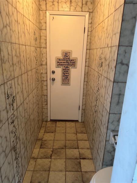 Image 27 of 40 For 936 Tropical