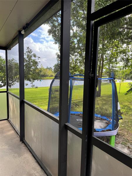 Image 31 of 40 For 936 Tropical