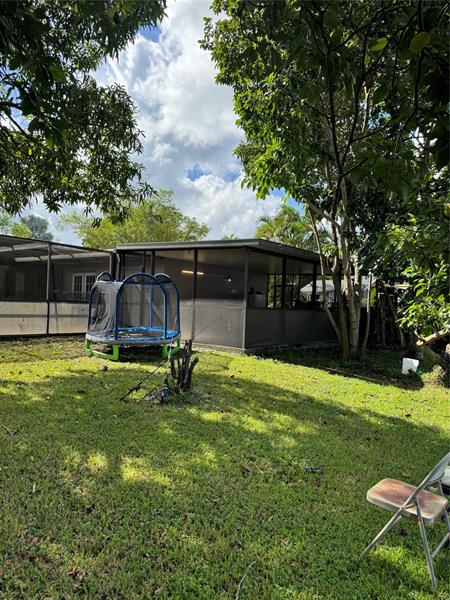 Image 6 of 40 For 936 Tropical