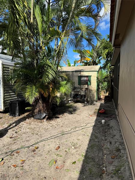 Image 7 of 40 For 936 Tropical