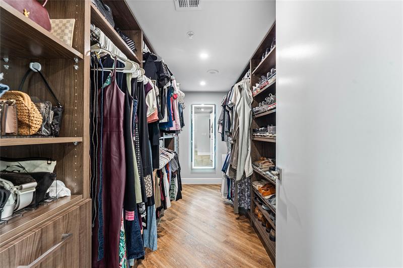 Image 21 of 56 For 99 Mizner Blvd  231