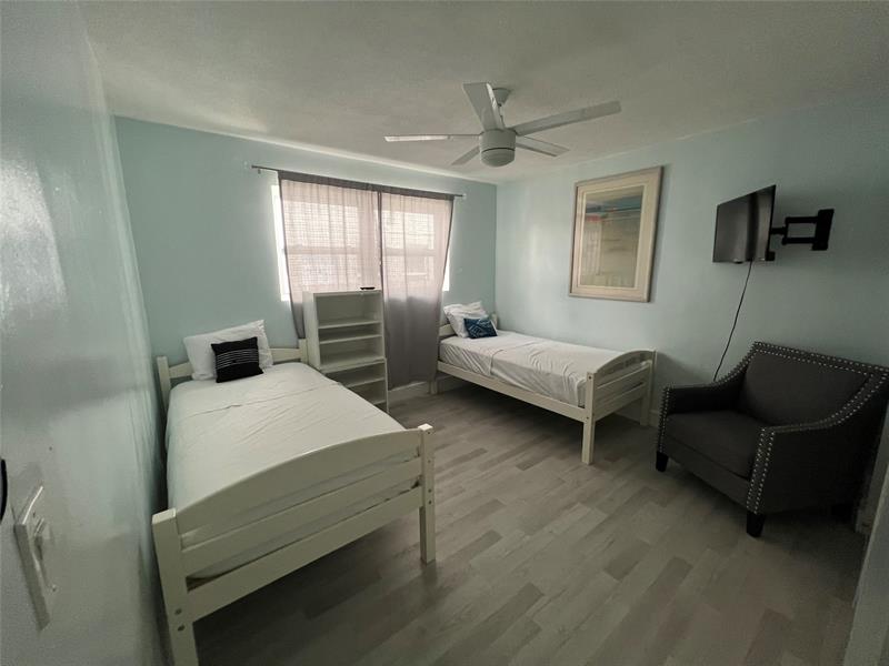 Image 11 of 17 For 1658 Madison St