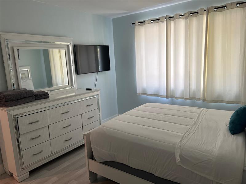 Image 13 of 17 For 1658 Madison St