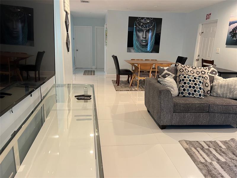 Image 4 of 17 For 1658 Madison St