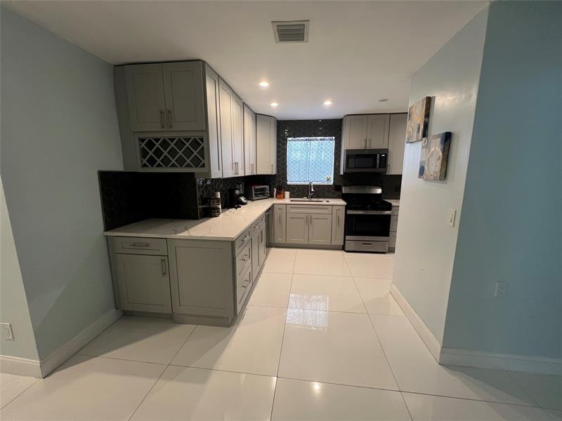 Image 6 of 17 For 1658 Madison St