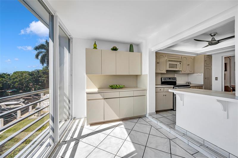 Image 20 of 53 For 3050 47th Ct  201