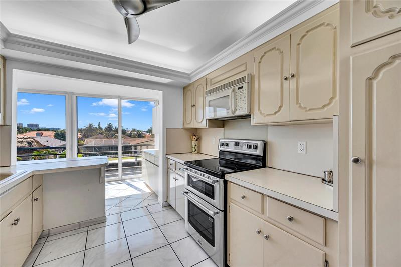 Image 22 of 53 For 3050 47th Ct  201