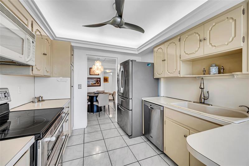 Image 23 of 53 For 3050 47th Ct  201