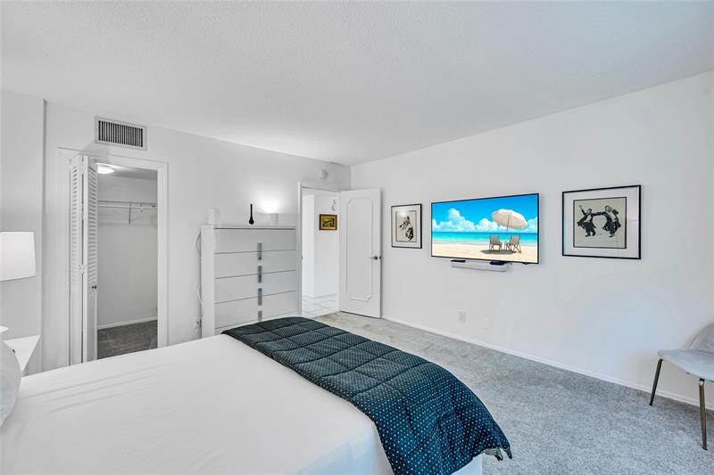 Image 33 of 53 For 3050 47th Ct  201