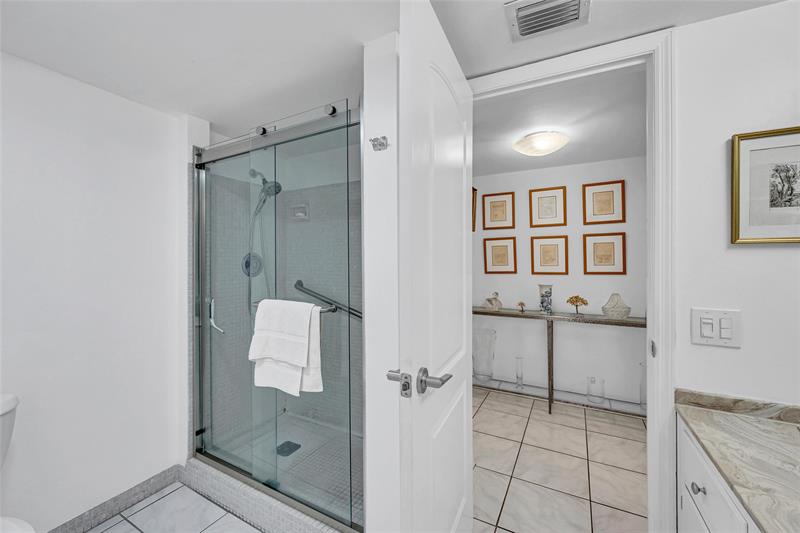 Image 35 of 53 For 3050 47th Ct  201