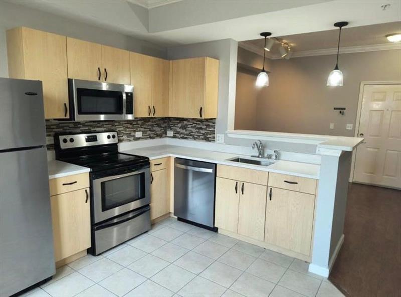 Image 8 of 28 For 533 3rd Ave