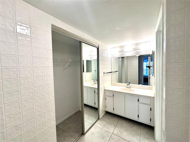 Image 11 of 13 For 6701 University Dr  310