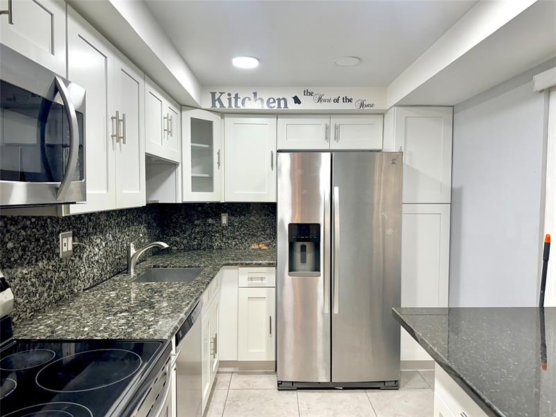 Image 5 of 13 For 6701 University Dr  310