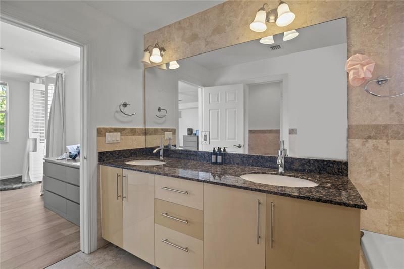 Image 28 of 42 For 732 15th Ave