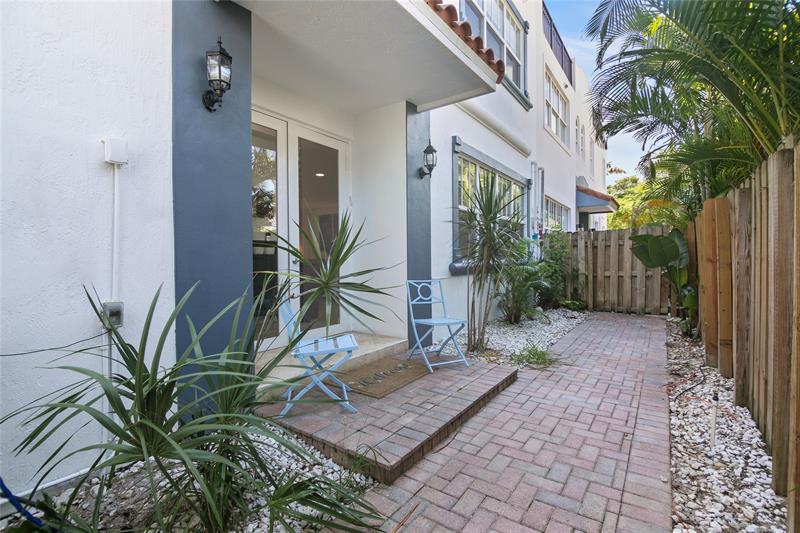 Image 3 of 42 For 732 15th Ave