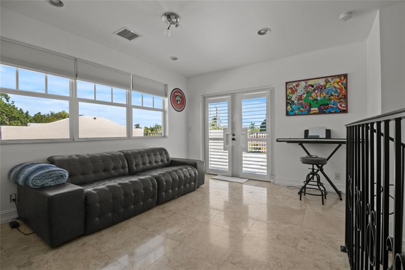 Image 32 of 42 For 732 15th Ave