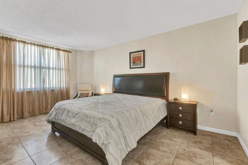 Image 13 of 23 For 1985 Ocean Dr  21h