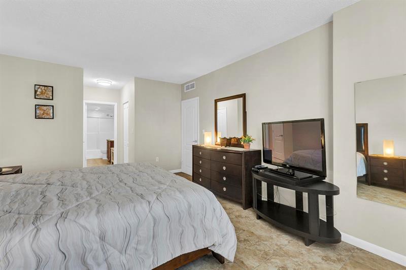 Image 14 of 23 For 1985 Ocean Dr  21h