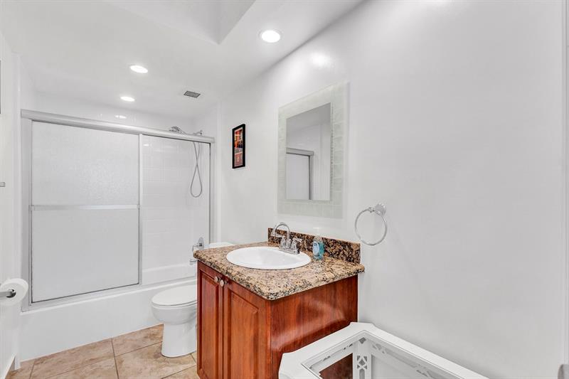 Image 15 of 23 For 1985 Ocean Dr  21h