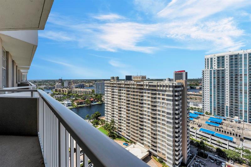 Image 21 of 23 For 1985 Ocean Dr  21h