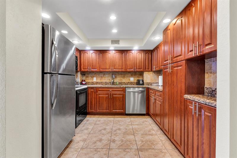 Image 6 of 23 For 1985 Ocean Dr  21h