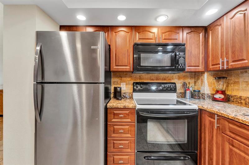 Image 8 of 23 For 1985 Ocean Dr  21h