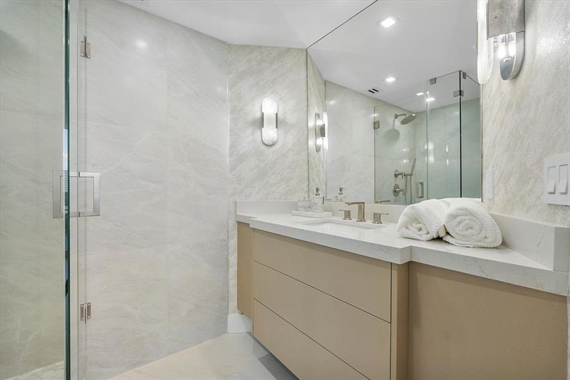 Image 19 of 43 For 3100 Ocean Blvd  704