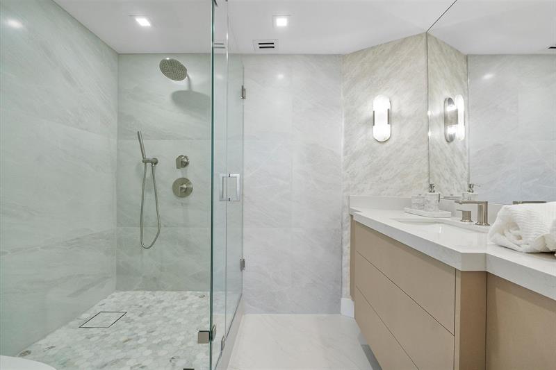 Image 20 of 43 For 3100 Ocean Blvd  704