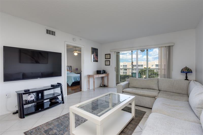 Image 12 of 39 For 9537 Weldon Cir  404