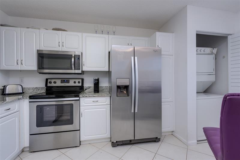 Image 13 of 39 For 9537 Weldon Cir  404