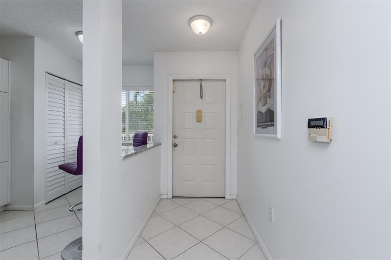 Image 17 of 39 For 9537 Weldon Cir  404