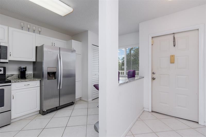 Image 18 of 39 For 9537 Weldon Cir  404