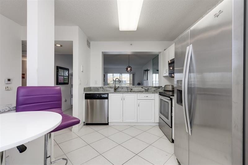 Image 20 of 39 For 9537 Weldon Cir  404