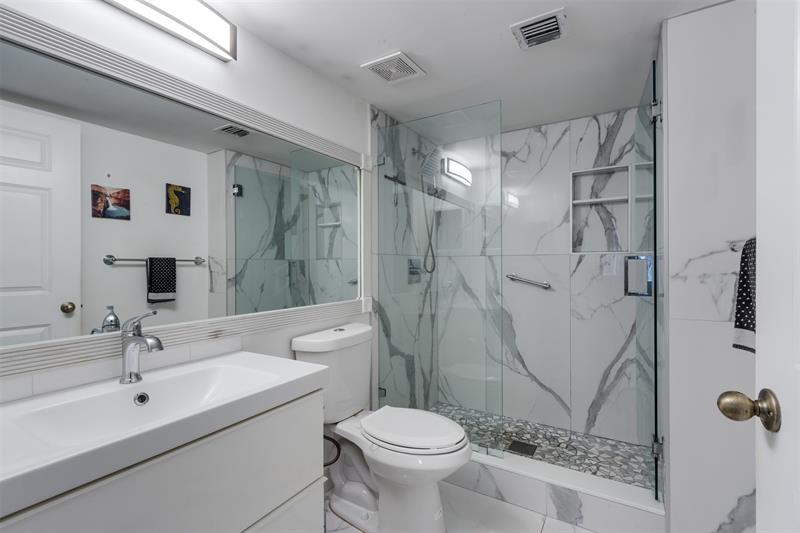 Image 24 of 39 For 9537 Weldon Cir  404