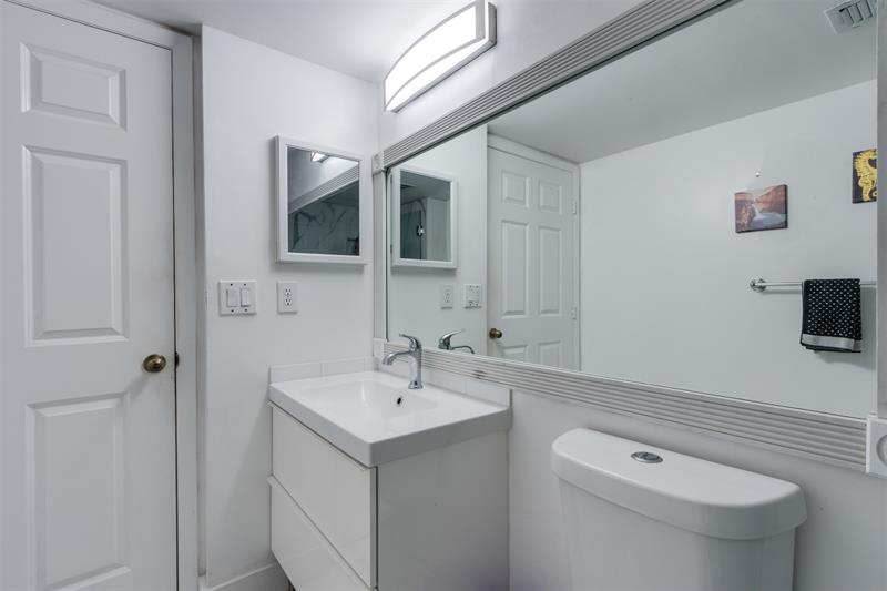 Image 25 of 39 For 9537 Weldon Cir  404