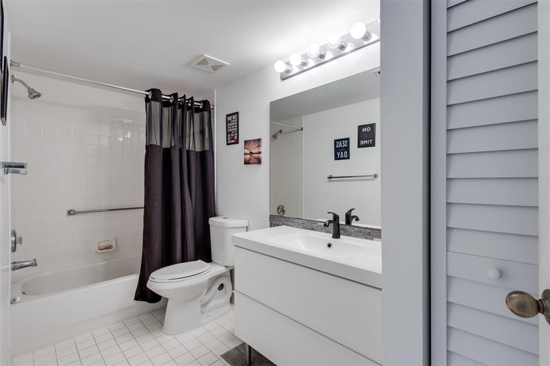 Image 31 of 39 For 9537 Weldon Cir  404