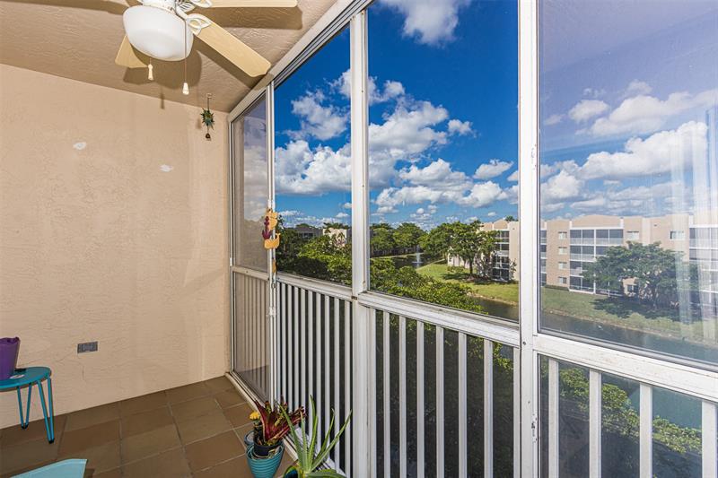 Image 32 of 39 For 9537 Weldon Cir  404