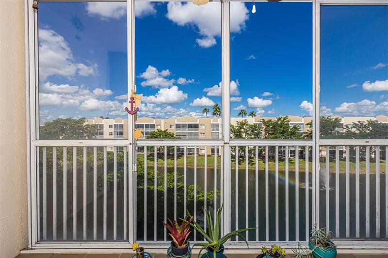 Image 33 of 39 For 9537 Weldon Cir  404