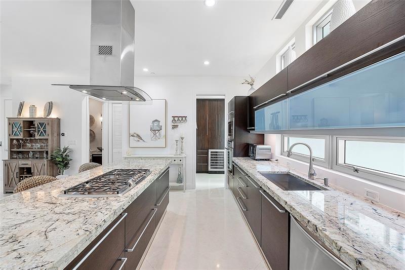 Image 19 of 56 For 705 Briny Ave