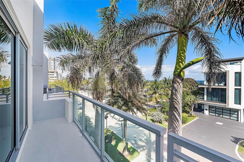 Image 25 of 56 For 705 Briny Ave