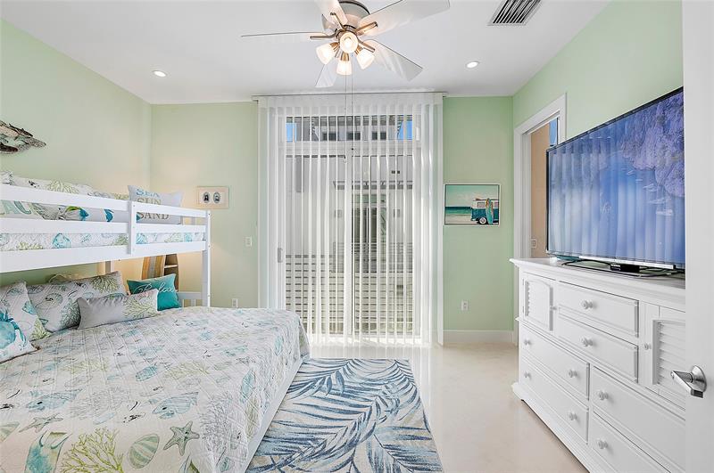 Image 33 of 56 For 705 Briny Ave