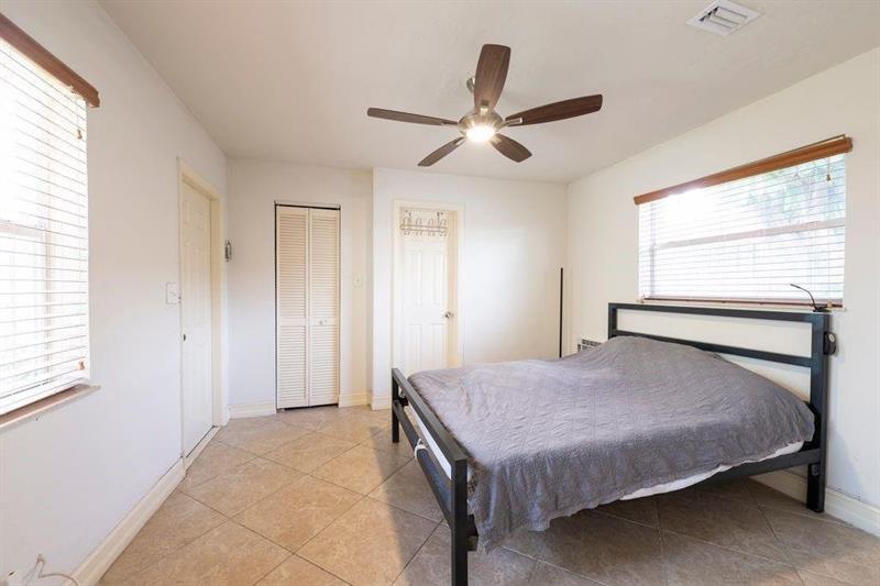 Image 12 of 14 For 2713 33rd Ave