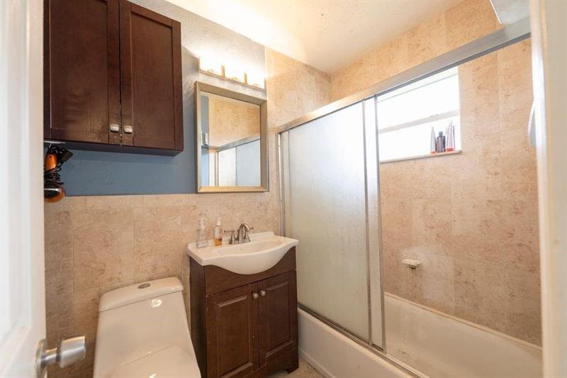 Image 13 of 14 For 2713 33rd Ave