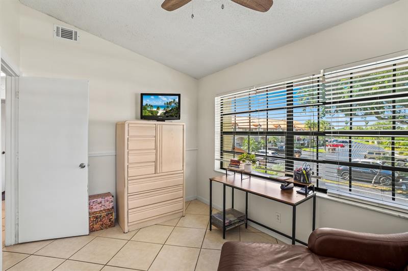 Image 18 of 26 For 102 Liberty Ct  102