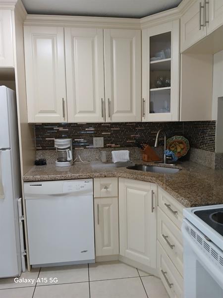 Image 5 of 18 For 6021 61st Ave  209