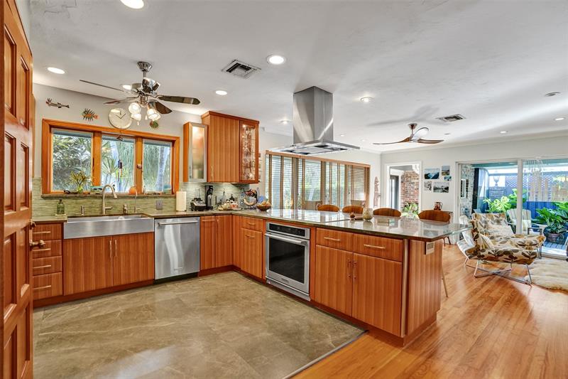 Image 10 of 33 For 1935 Harbour Inlet Dr