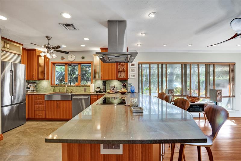 Image 11 of 33 For 1935 Harbour Inlet Dr