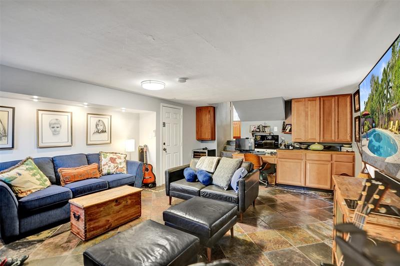 Image 27 of 33 For 1935 Harbour Inlet Dr