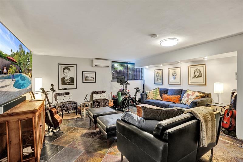 Image 28 of 33 For 1935 Harbour Inlet Dr